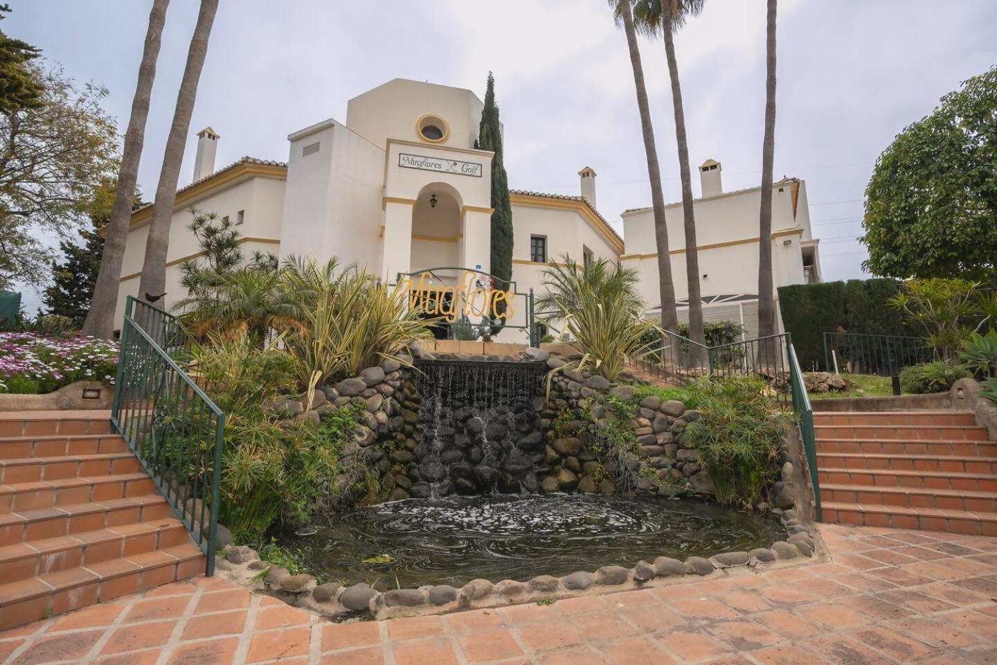 Espacioso En Mijas Con Parking Privado Apartment Sitio de Calahonda